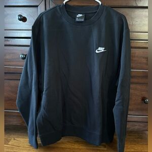 Never worn men’s Nike crewneck sweater.